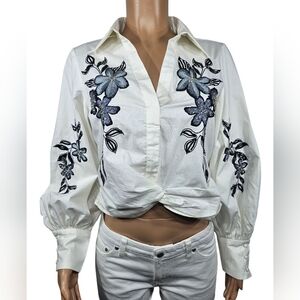 Chic Floral Embroidered Blouse in White and Blue